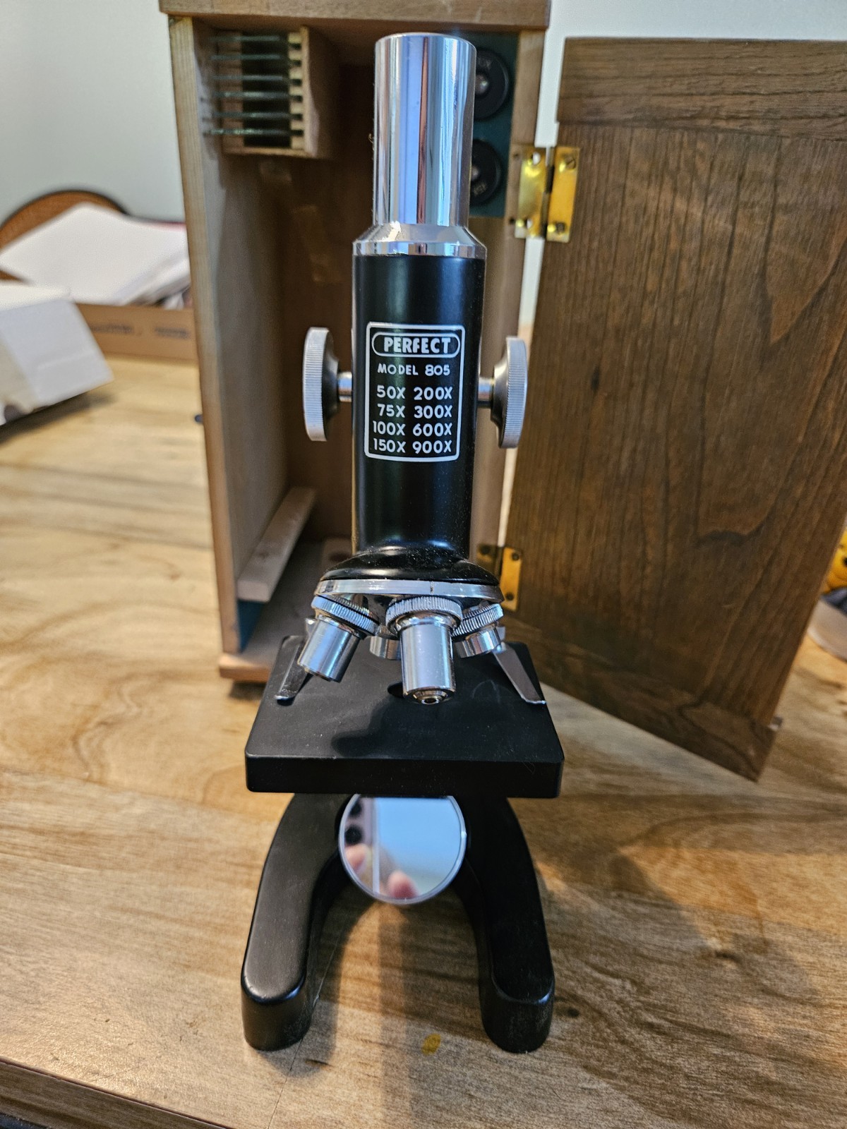 VINTAGE PERFECT MICROSCOPE MODEL 805 WITH ACCESSORIES