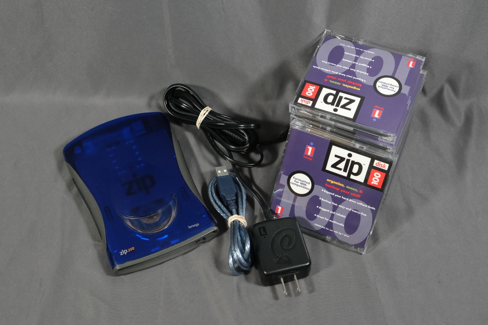 Iomega Zip 250 External Zip Drive Z250USBPCM with 10 Zip 100 MB Disk