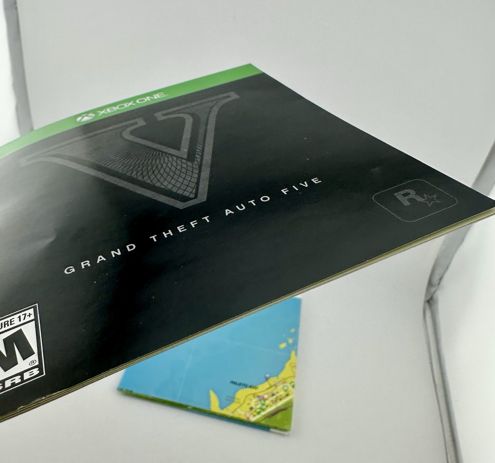 Grand Theft Auto V : Instruction Manual & Map ONLY for XBOX ONE