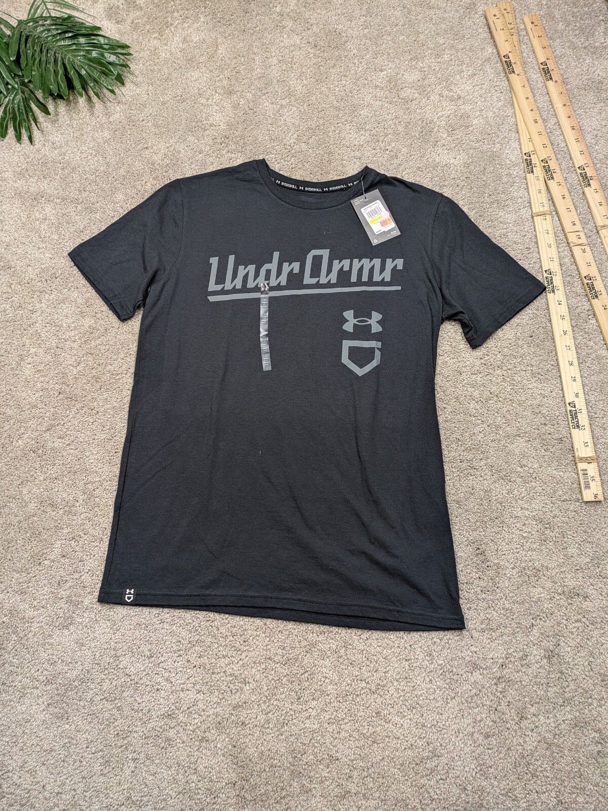 Under Armour Shirt Mens M Medium Black Crew Neck Baseball Loose $30 NWT