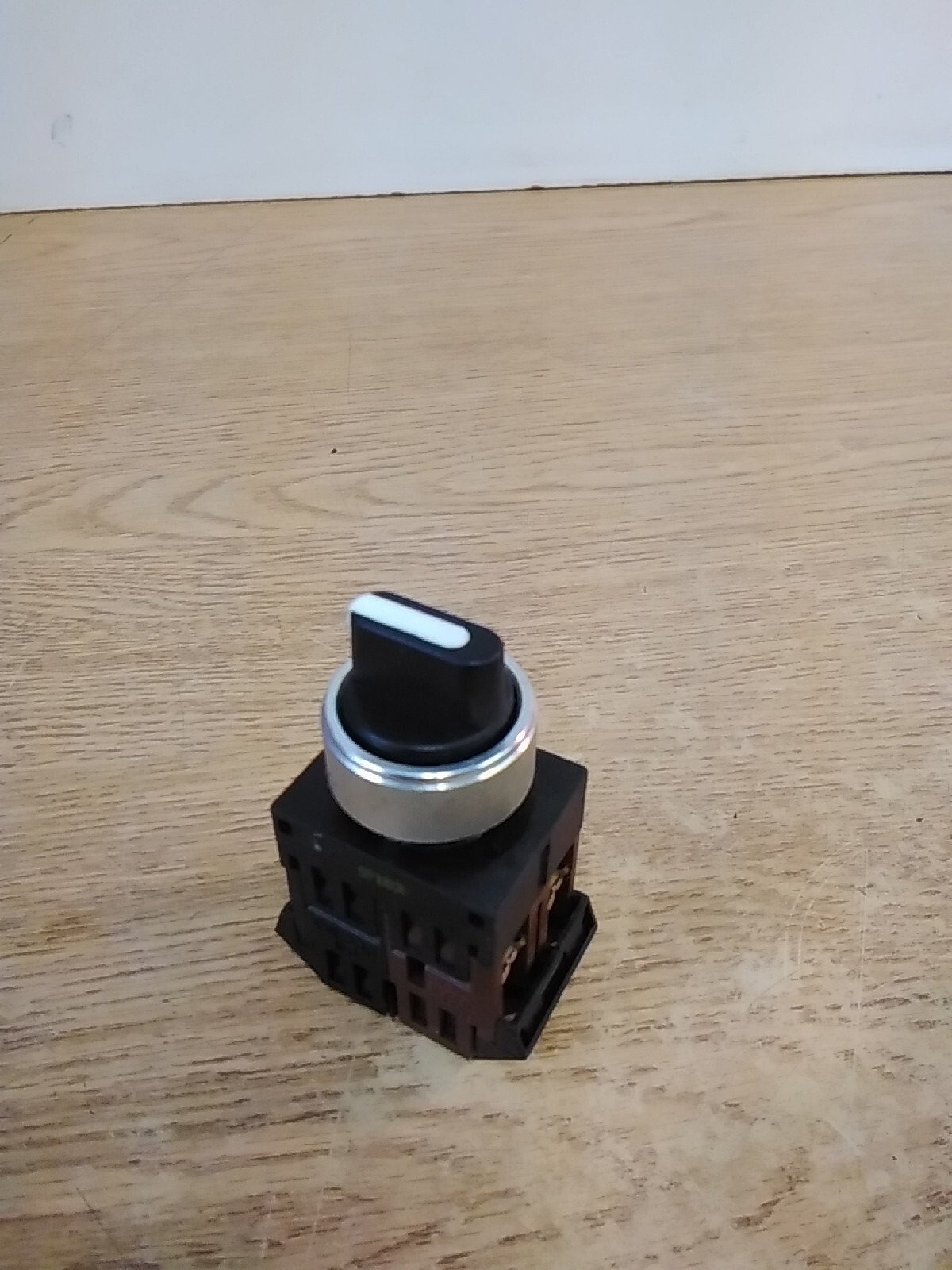 Fuji Electric AH22-P2 2-Position Selector Switch