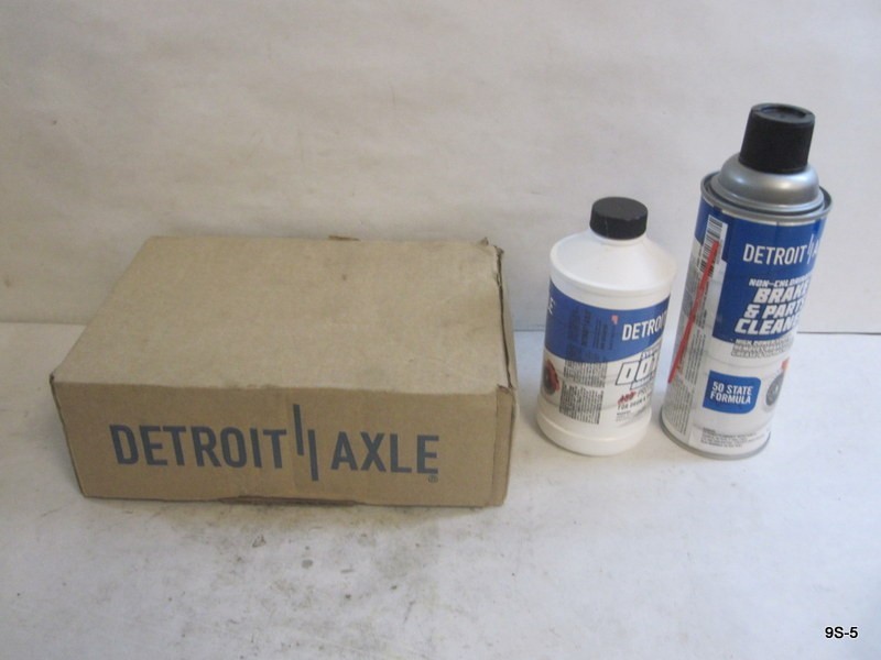 Detroit Axle Synthetic DOT-3 Brake Fluid 12 OZ & Brake Parts Cleaner 10 OZ Spray