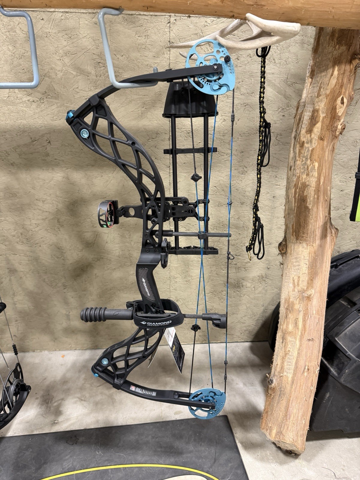 New Diamond Archery Knockout Carbon Fiber 50lb Compound Bow Rh