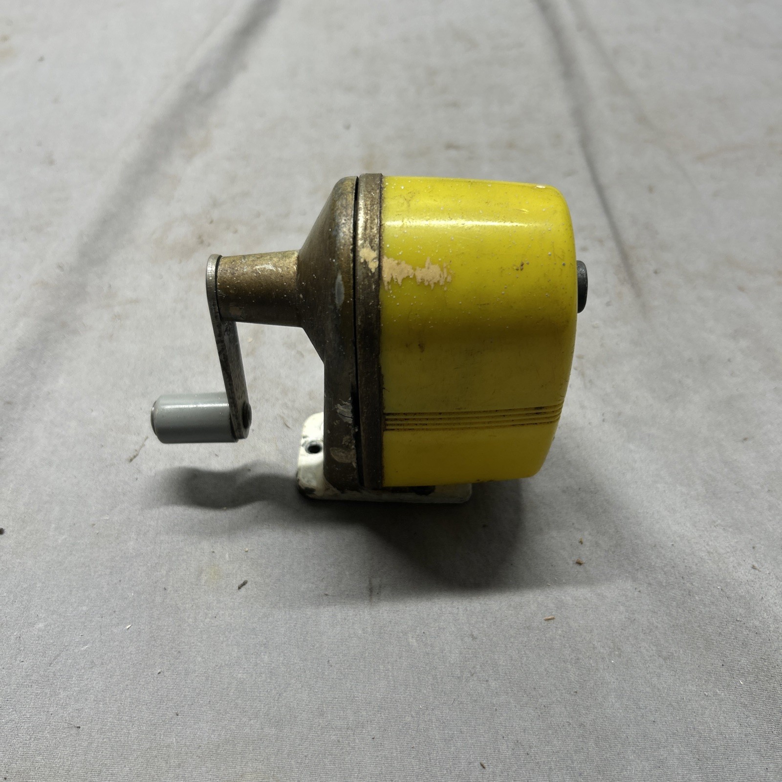 VINTAGE APSCO MIDGET YELLOW PENCIL SHARPENER