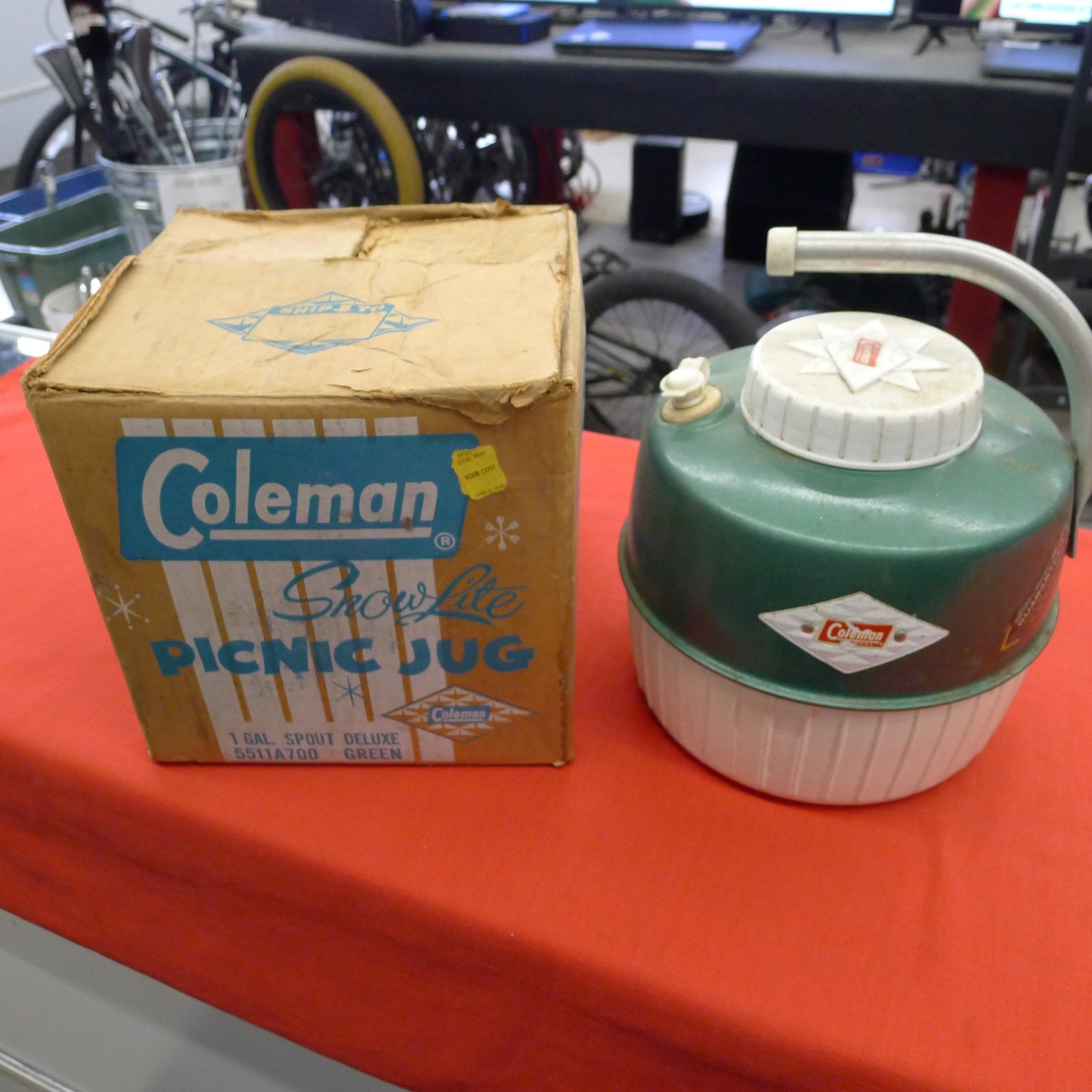 Vintage Coleman Snow Lite  1 Gal Jug in Box  1-61 Green 5511A700