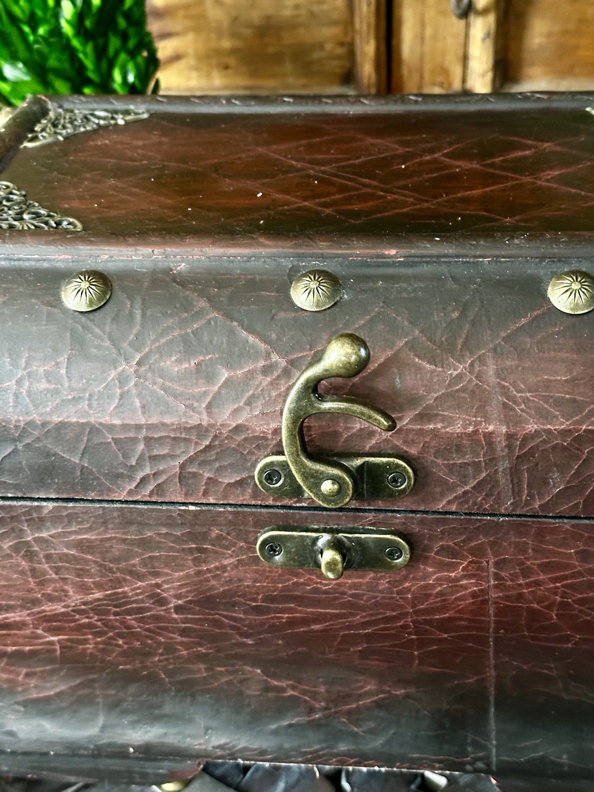 VTG Inspired Hinged/Lidded Faux Leather Rustic Decorative Footed Chest/Trunk