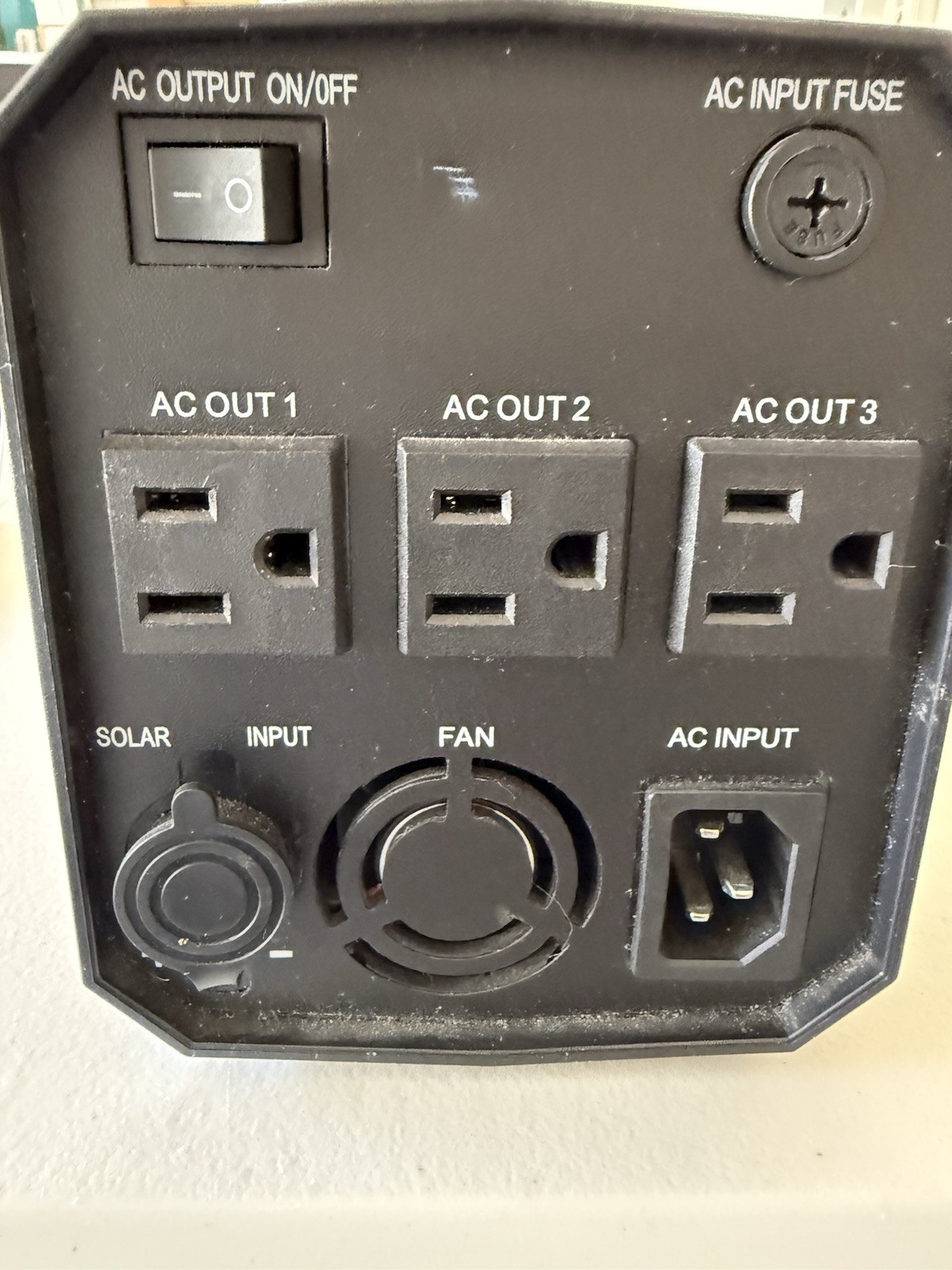 King Portable Power Station AC Outlets USB DC Weak Battery Works Plugged In