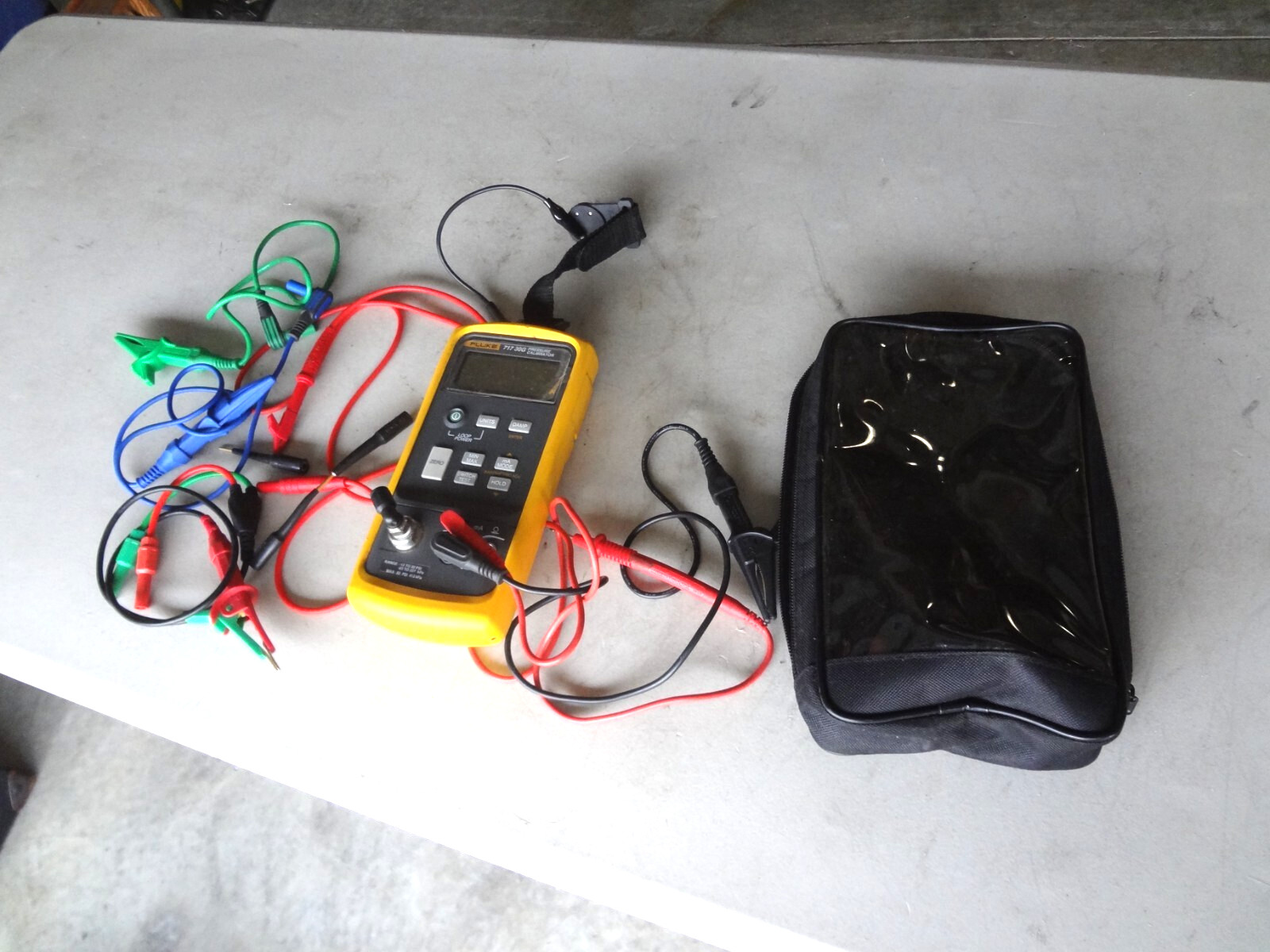 FLUKE 717-30G PRESSURE CALIBRATOR