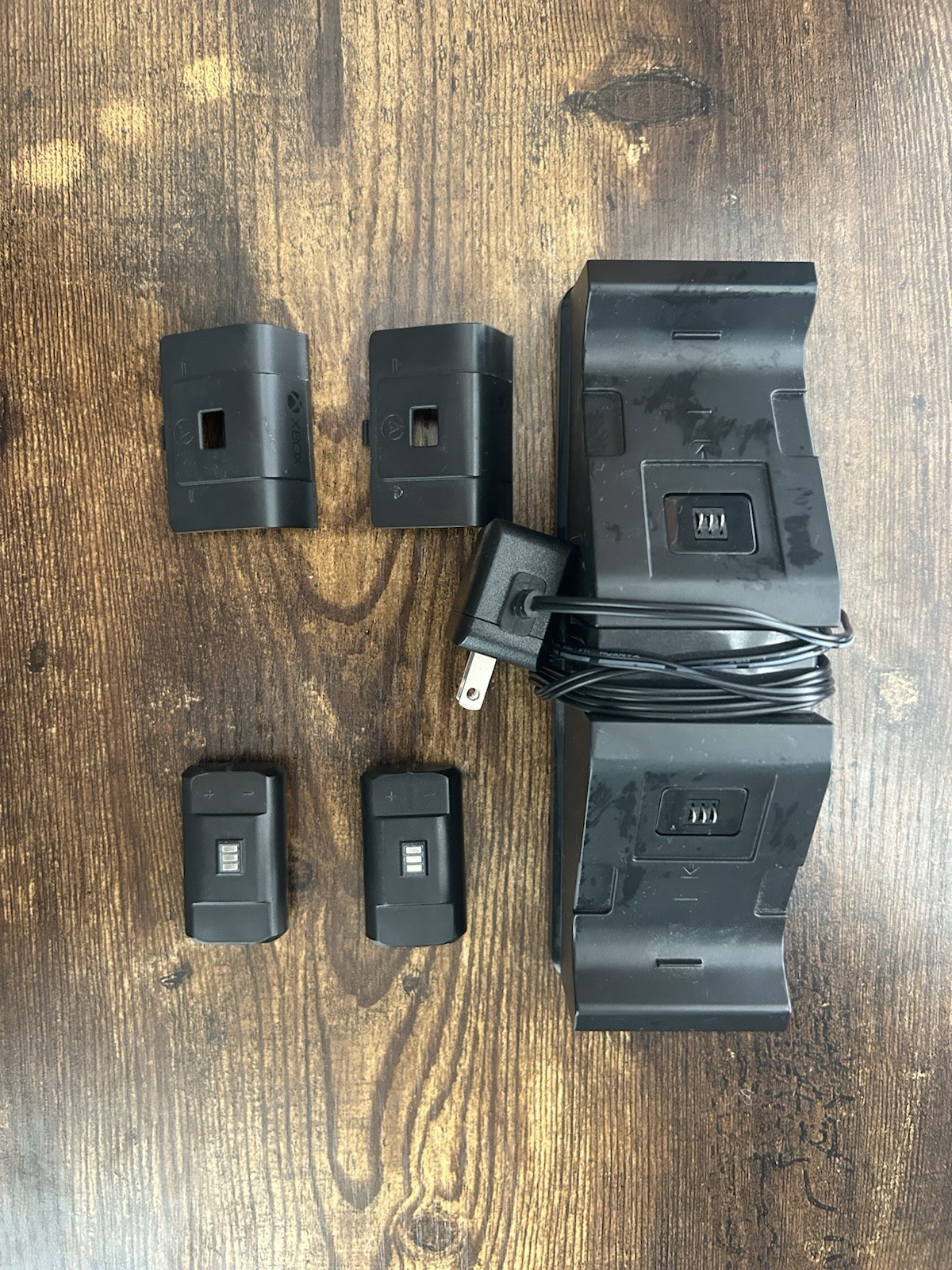 Xbox rechargeable controller charging station in good pre-owned condition.