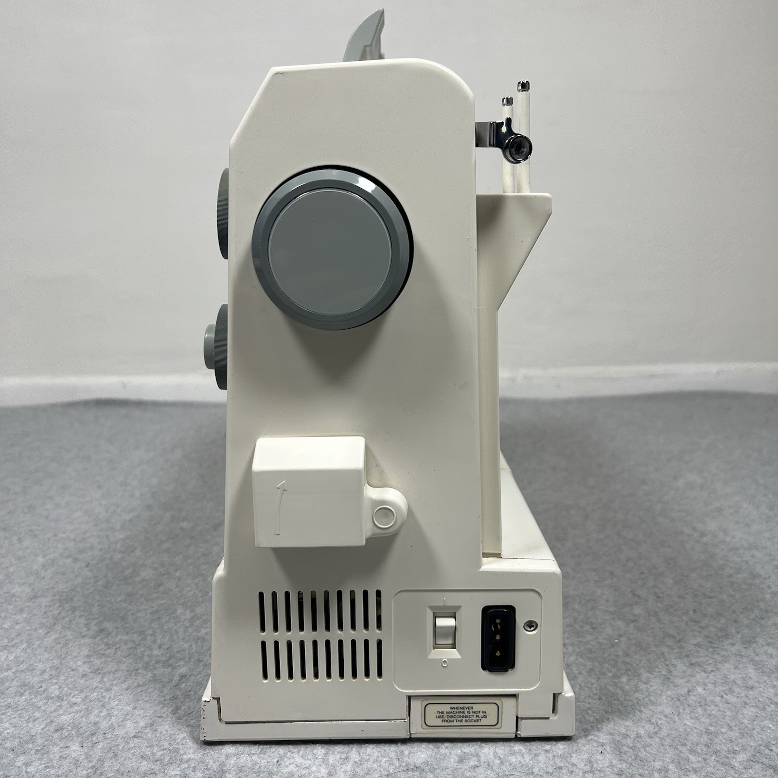 BERNETTE 720 Sewing Machine Heavy Duty 200 B W/ Cover READ