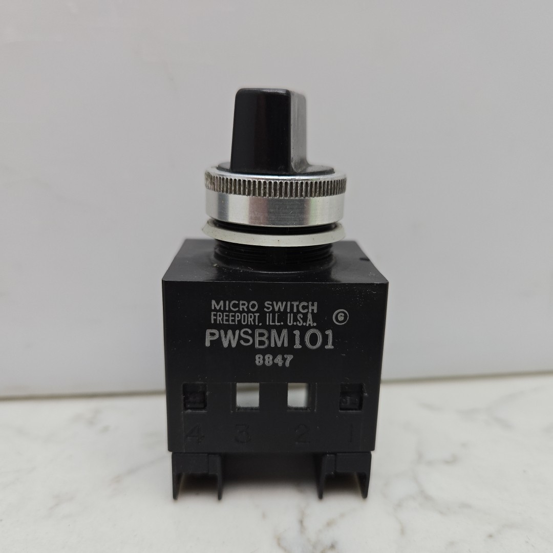 4 Pack Micro Switch PWSBM101 Selector Switch w/ PWCM and PWCE Contact Blocks