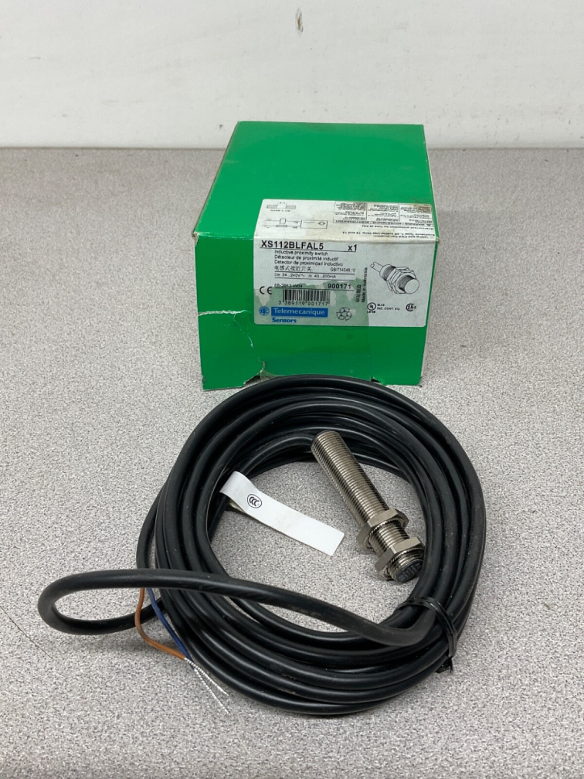 NEW Schneider Telemecanique XS112BLFAL5 Inductive Proximity Sensor; 24-240V