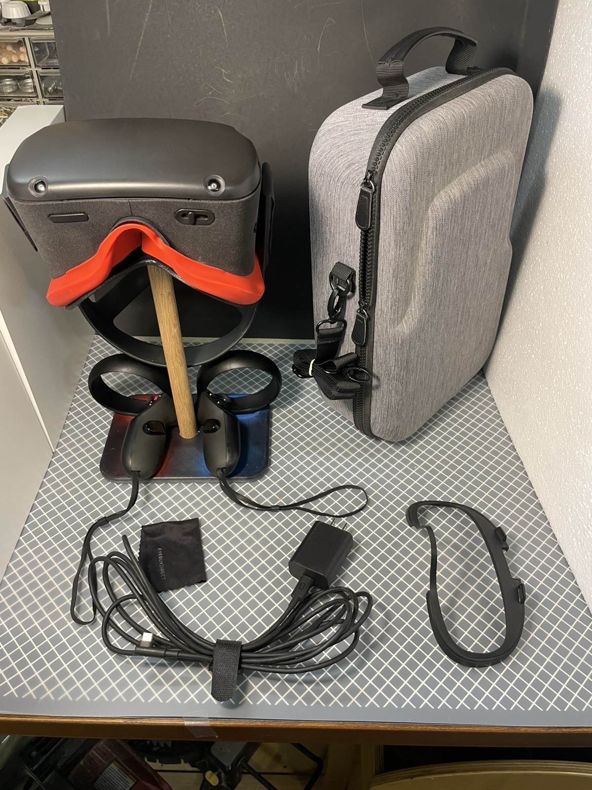 Oculus Quest 1 (64GB) - Complete Bundle w/ Carrying Case, Display Stand