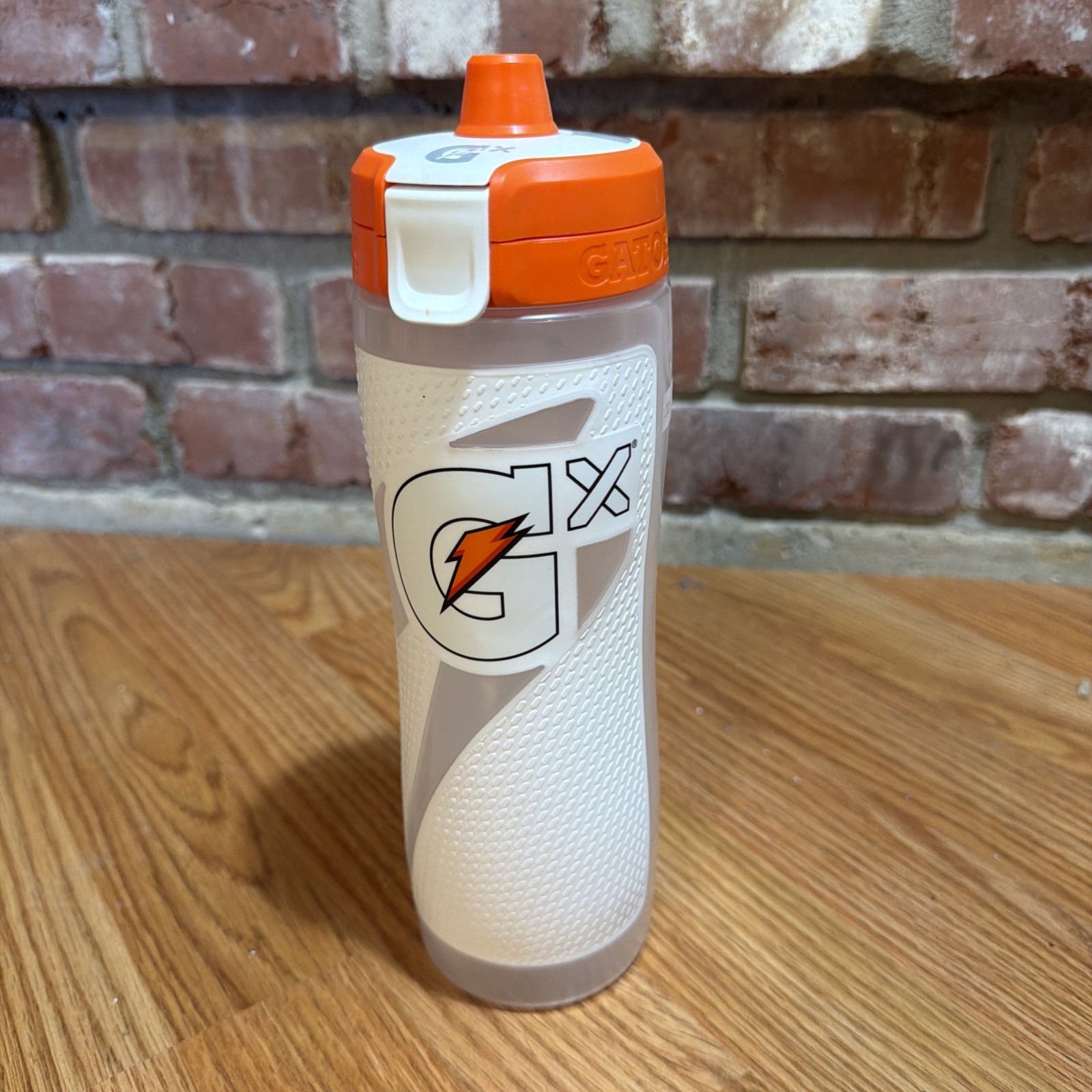 Gatorade GX Squeeze Water Bottle Hydration System, Non-Slip 30oz White,
