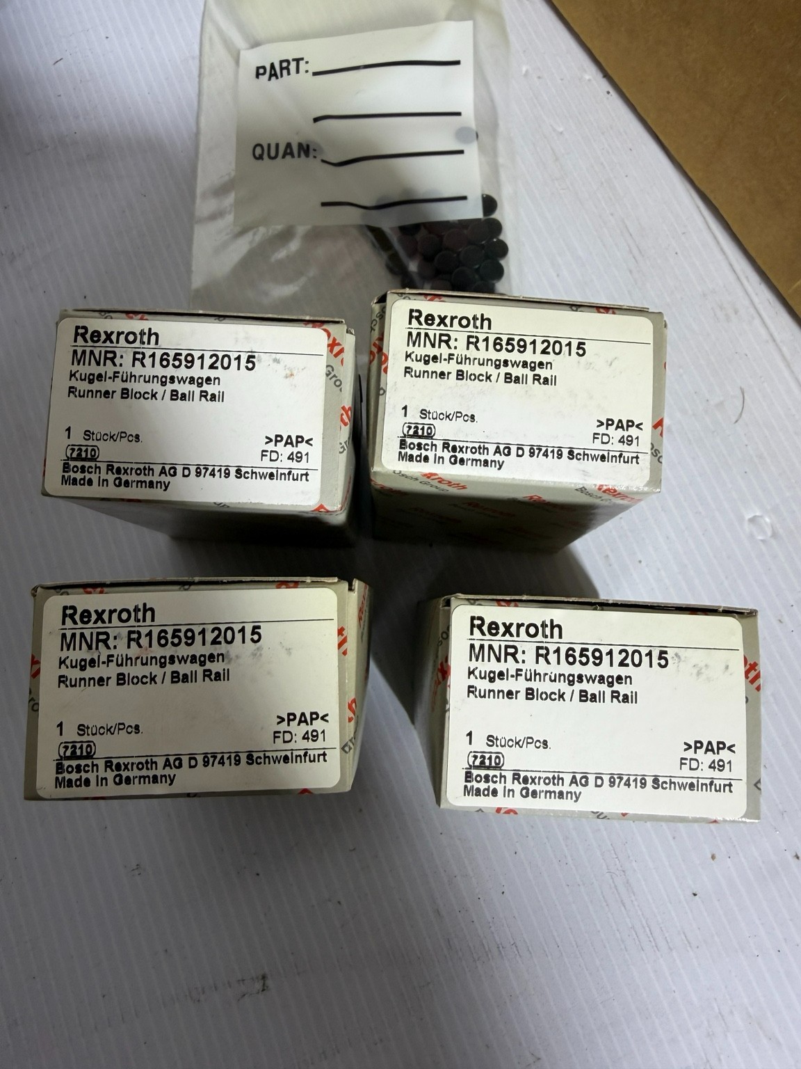 Bosch Rexroth Linear Guide Rail Kit 2 Rails 4 Runner Blocks R165912015 NOS