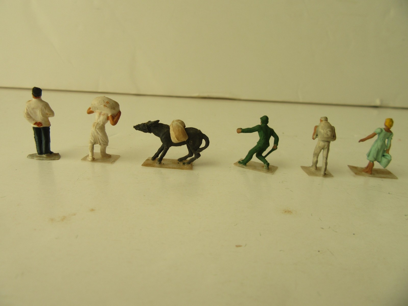 Preiser HO Scale Men with Sacks 5 + 1 Donkey - With Case - Mint Condition