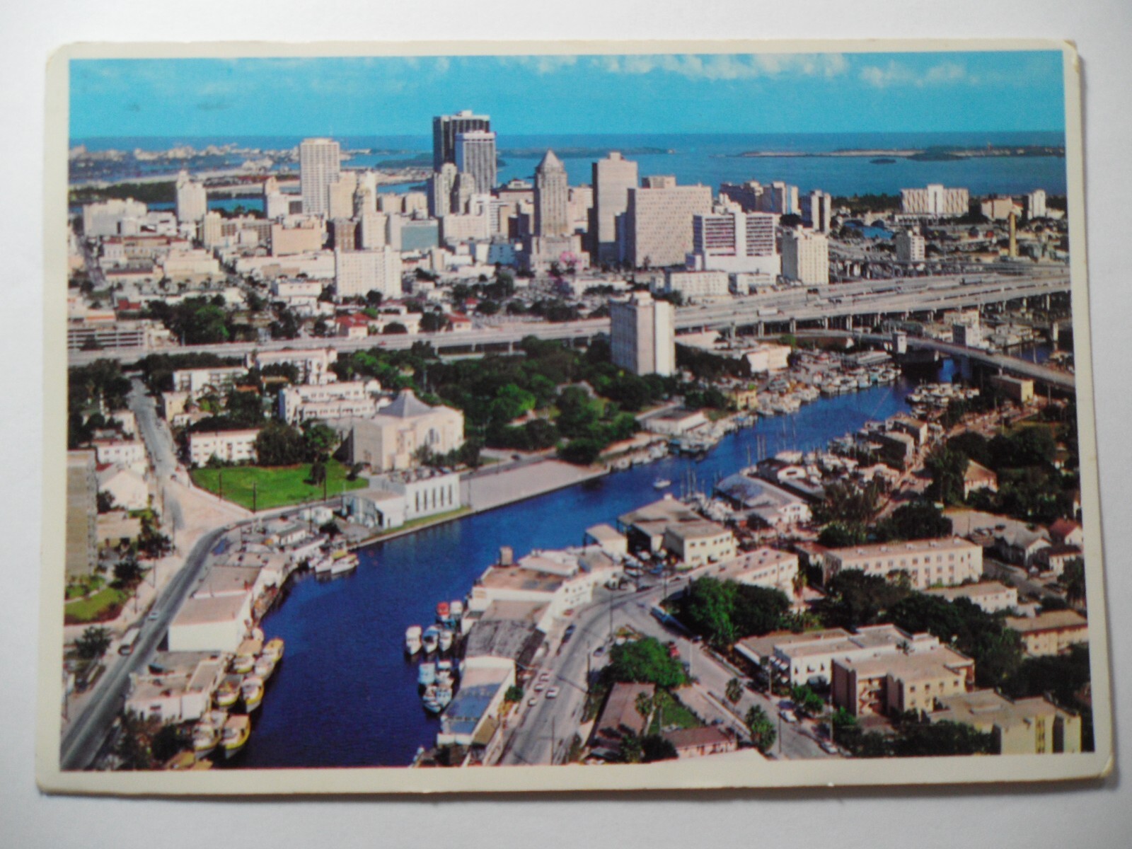 STAMPMART: USA AERIAL VIEW OF MIAMI SKYLINE & RIVER USED POSTCARD