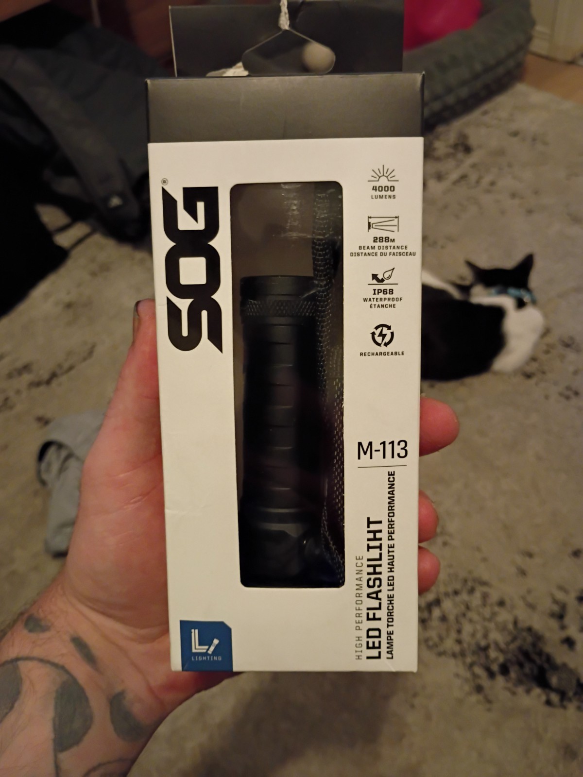 SOG M113 Flashlight 4000L w/Battery Rechargeable Resists Water/Impact Aluminum