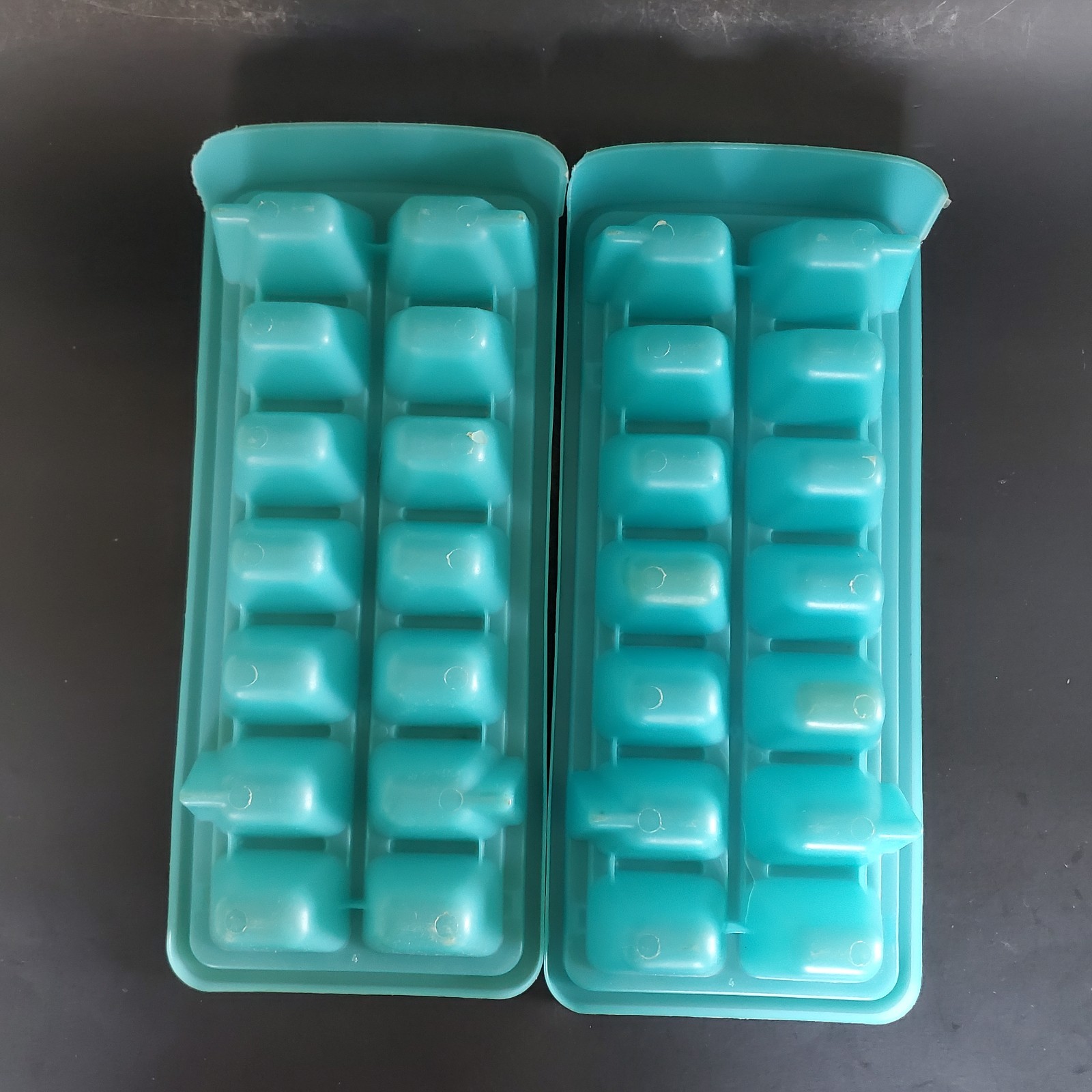 2 VTG Plastic 14ct Ice Cube Freezer Trays Stacking Teal Twistout Retro Popsicles