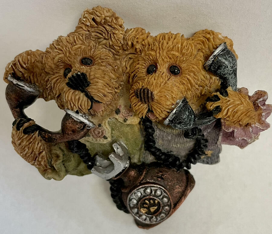 BOYDS BEAR TELEPHONE TIED Wearable Pin Alexandra & Belle 1999 Retired Excellent