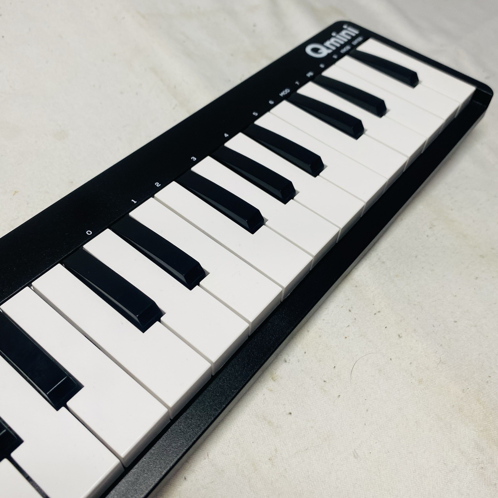 Alesis QMini Compact 32-Key USB MIDI Controller Tested In Box