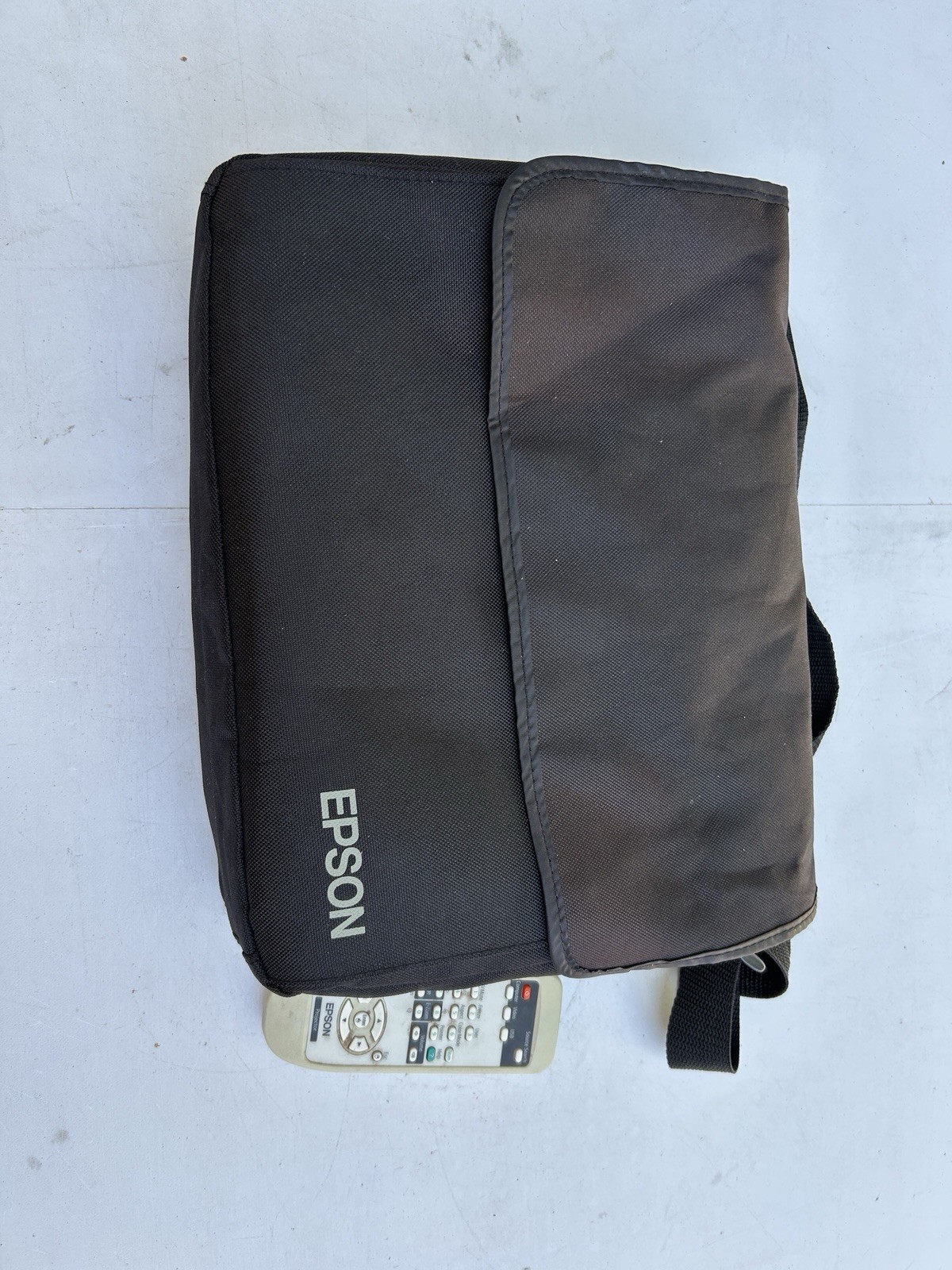 Epson lcd projector EX 31 Model: H309A Works Case includes
