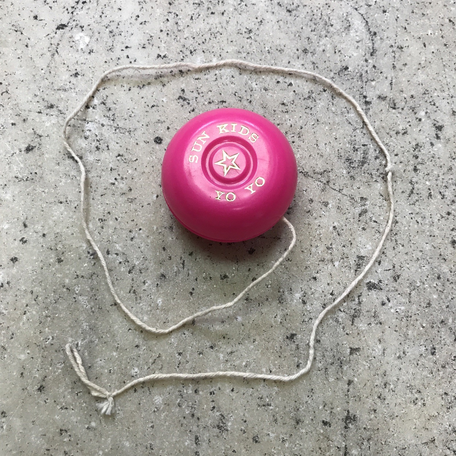 Vintage Pink Plastic Sun Kids Yo Yo Yoyo With String - Gold Lettering - Star