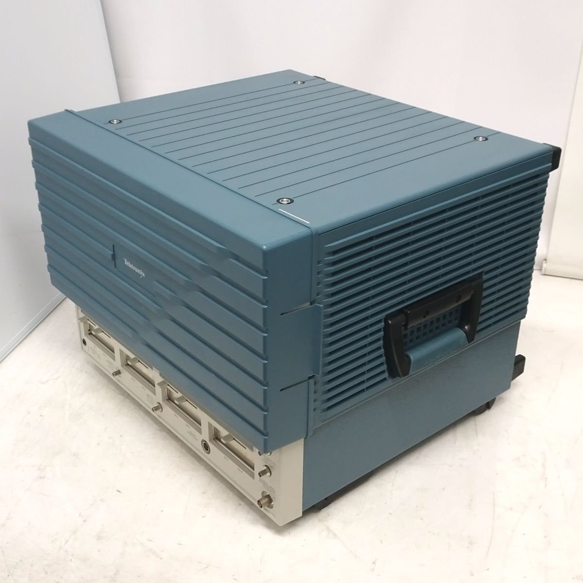 Tektronix TDS8000B Digital Sampling Oscilloscope Mainframe No Modules AS-IS
