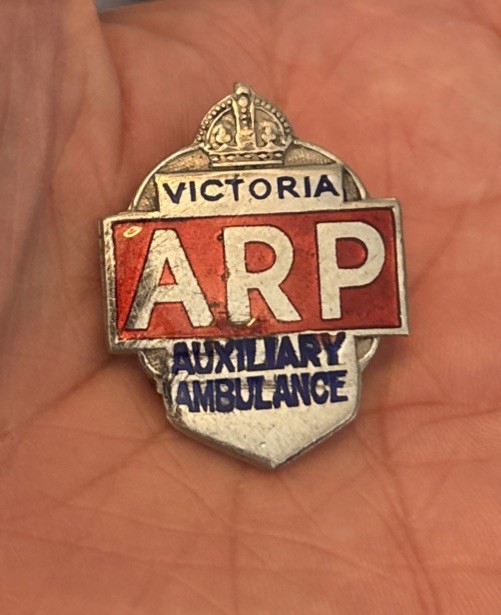 WW2 Australian VICTORIA ARP AIR RAID Auxiliary Ambulance Lapel Badge**