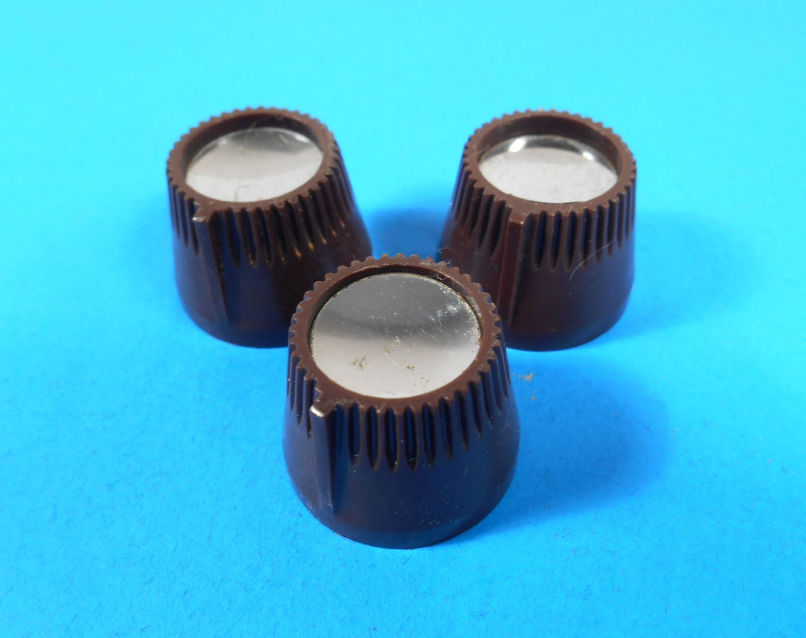 Lot of 3 Vintage 1950s Ribbed Radio Pointer Knobs Chrome Centers