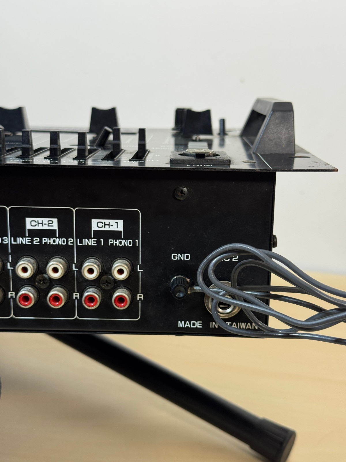GEMINI PMX-300 - DJ Mixer - Phono Preamp - Equalizer - Echo - 4 Channel Analog