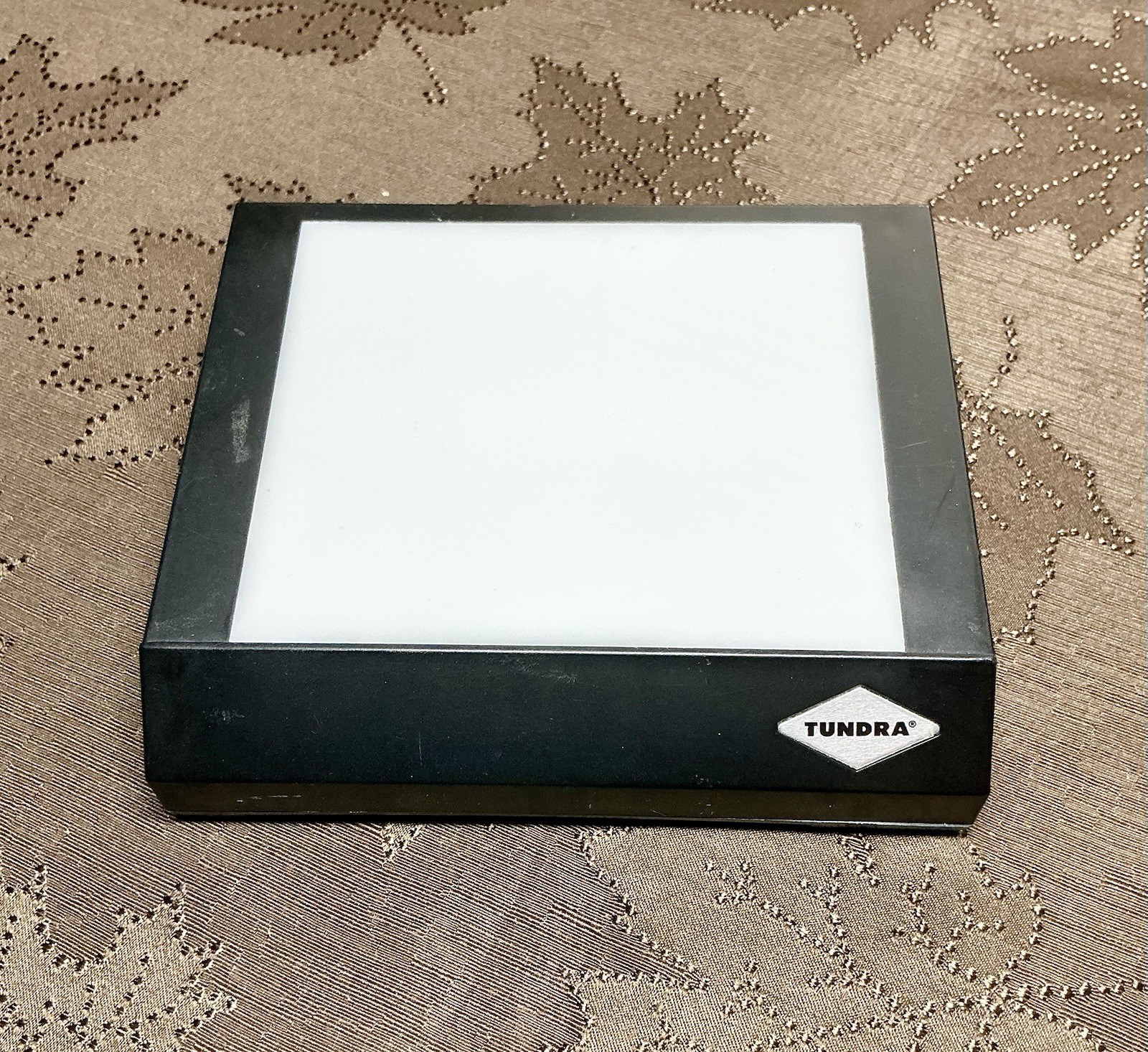 Tundra Portable Light Box  Compact : No Cord / D Batteries Needed / Untested