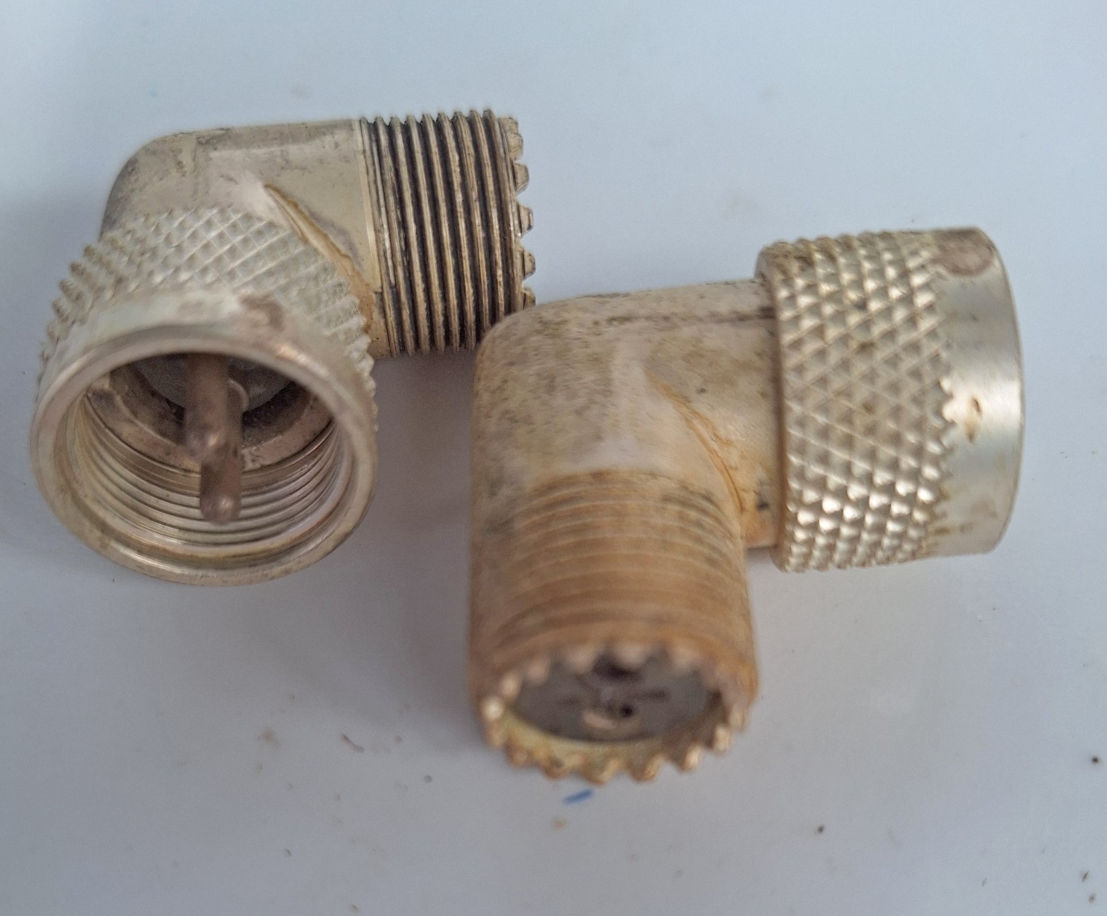 LOT OF 35 USED UG-104 AMPHENOL TWINAX RIGHT-ANGLE CONNECTORS FOR SP-600