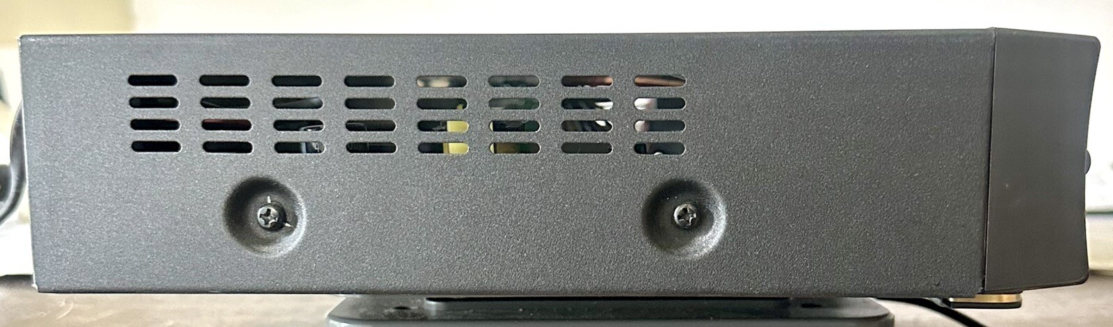 Digital Video Broadcasting DMT1000 Digital Multimedia Satellite Receiver