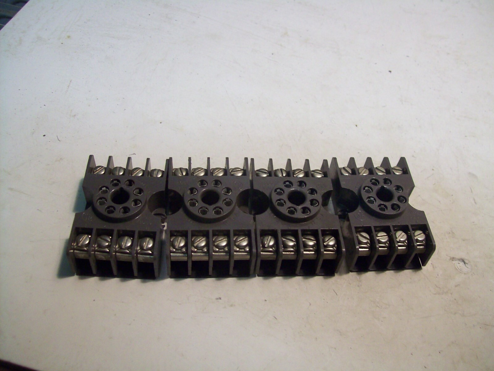 LOT NEW P&B POTTER BLUMFIELD 27E122 8 PIN RELAY SOCKET 10A/300V 4 PCS P4968