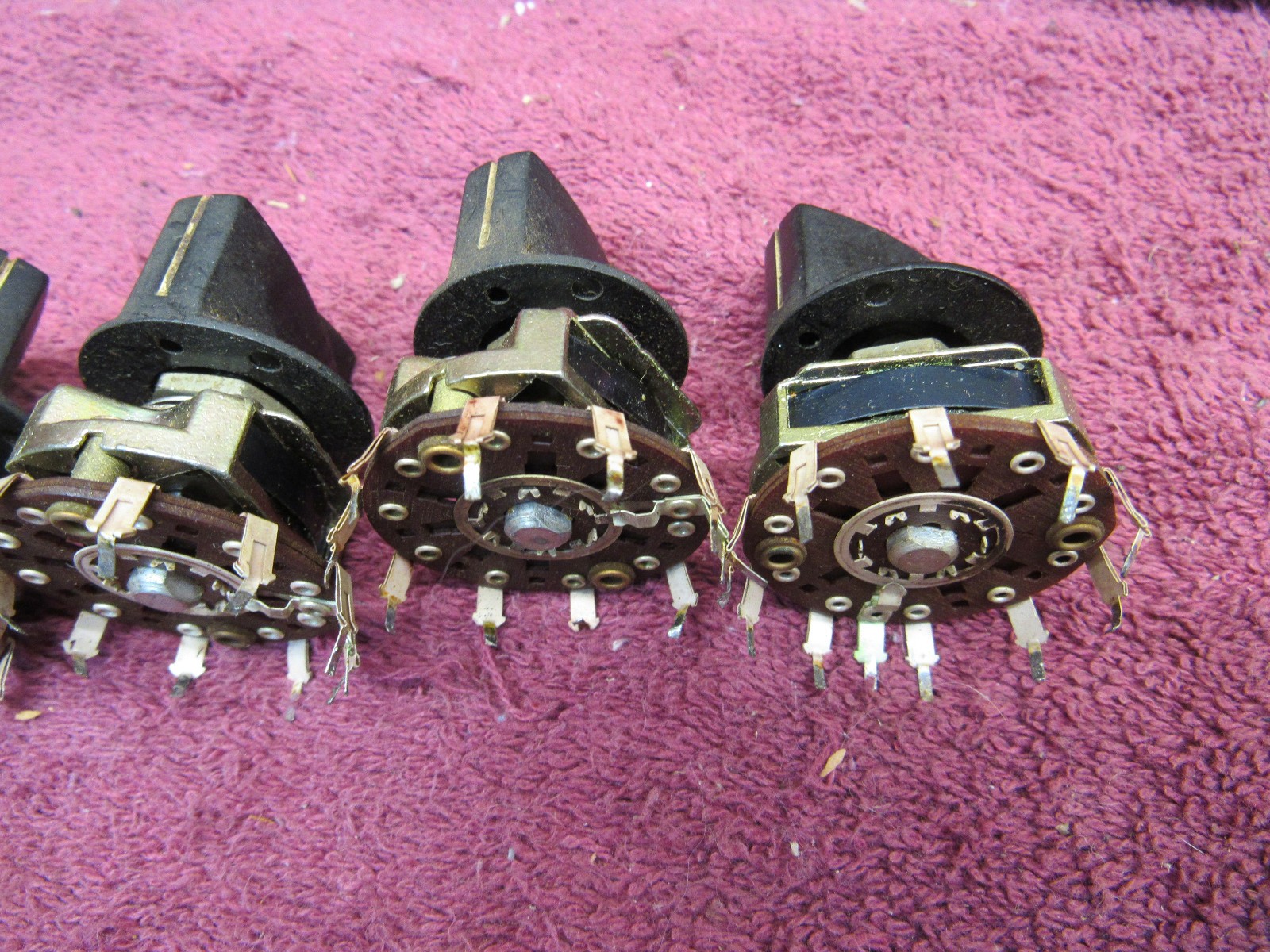 (4) OAK INDUSTRIES - 269789-BF1 Wafer Rotary Switch 1 Pole 10 Position + Knobs