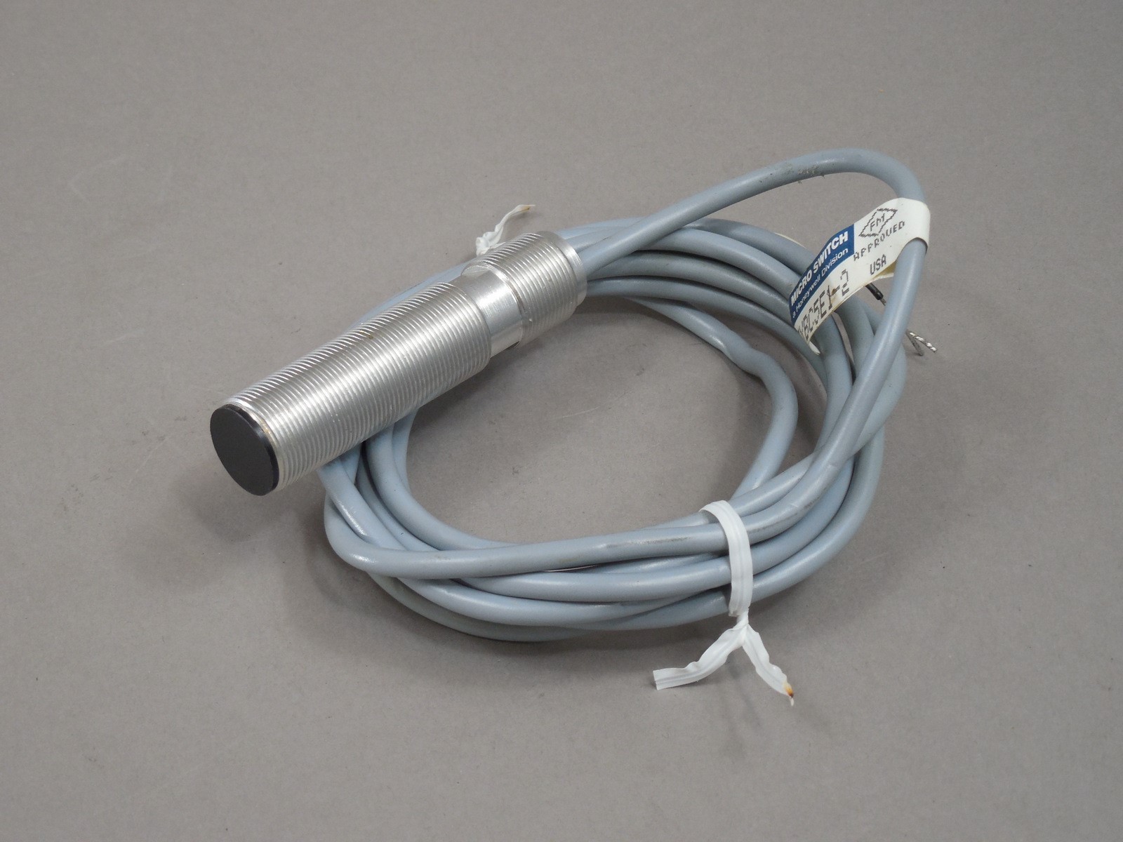 NOS - MicroSwitch Inductive Proximity Sensor FYBC5E1-2