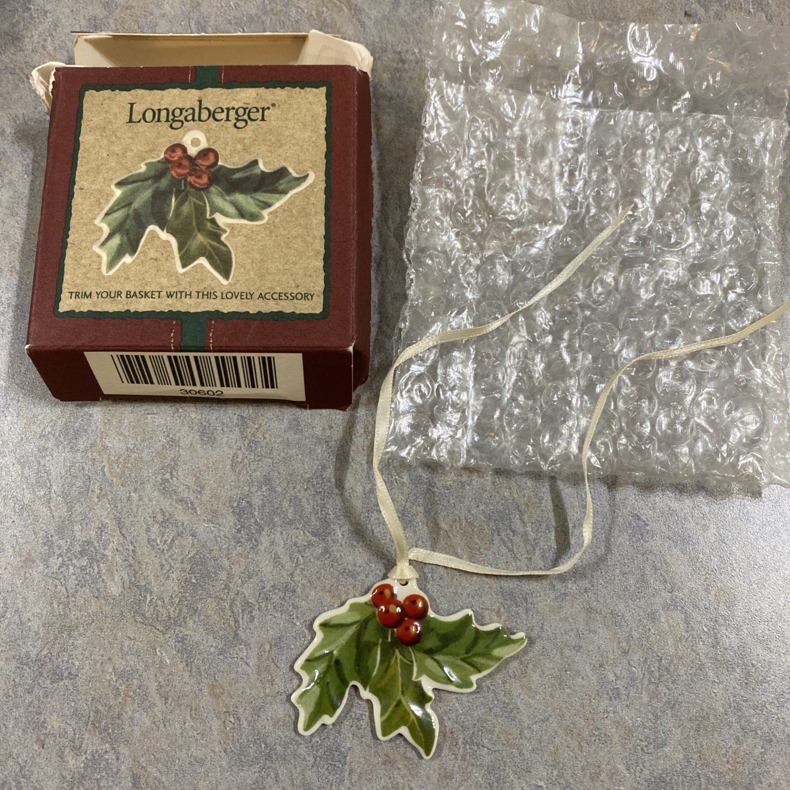 Longaberger 2001 American Holly Tie-on