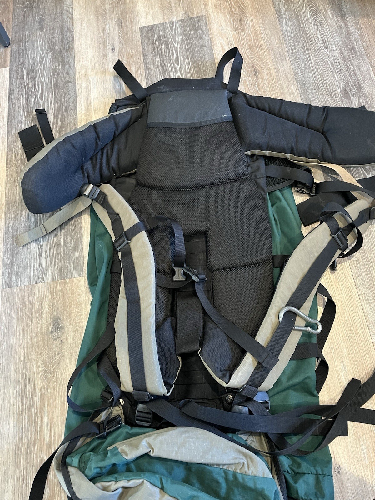 REI INTERNAL FRAME Large Backpack Bag Hiking Camping Black/Green