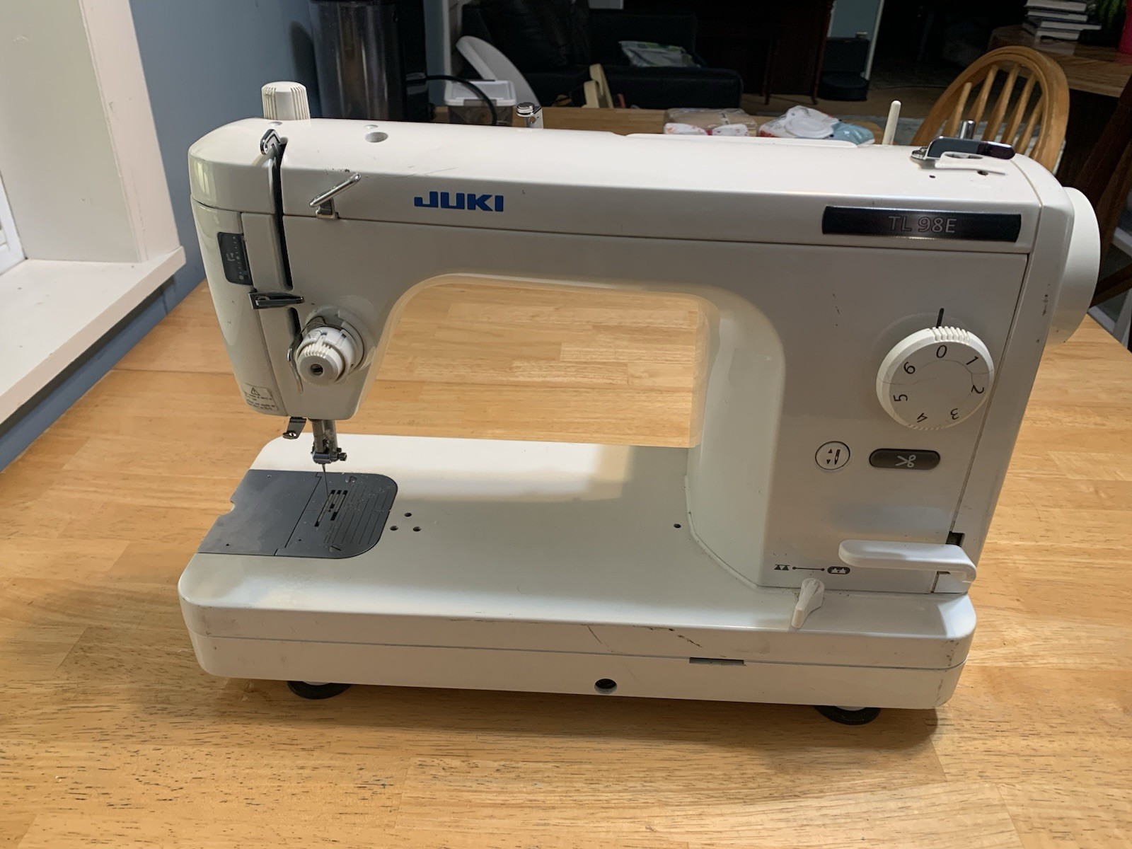 juki tl98e sewing machine - Untested, No Power Cord/foot Pedal