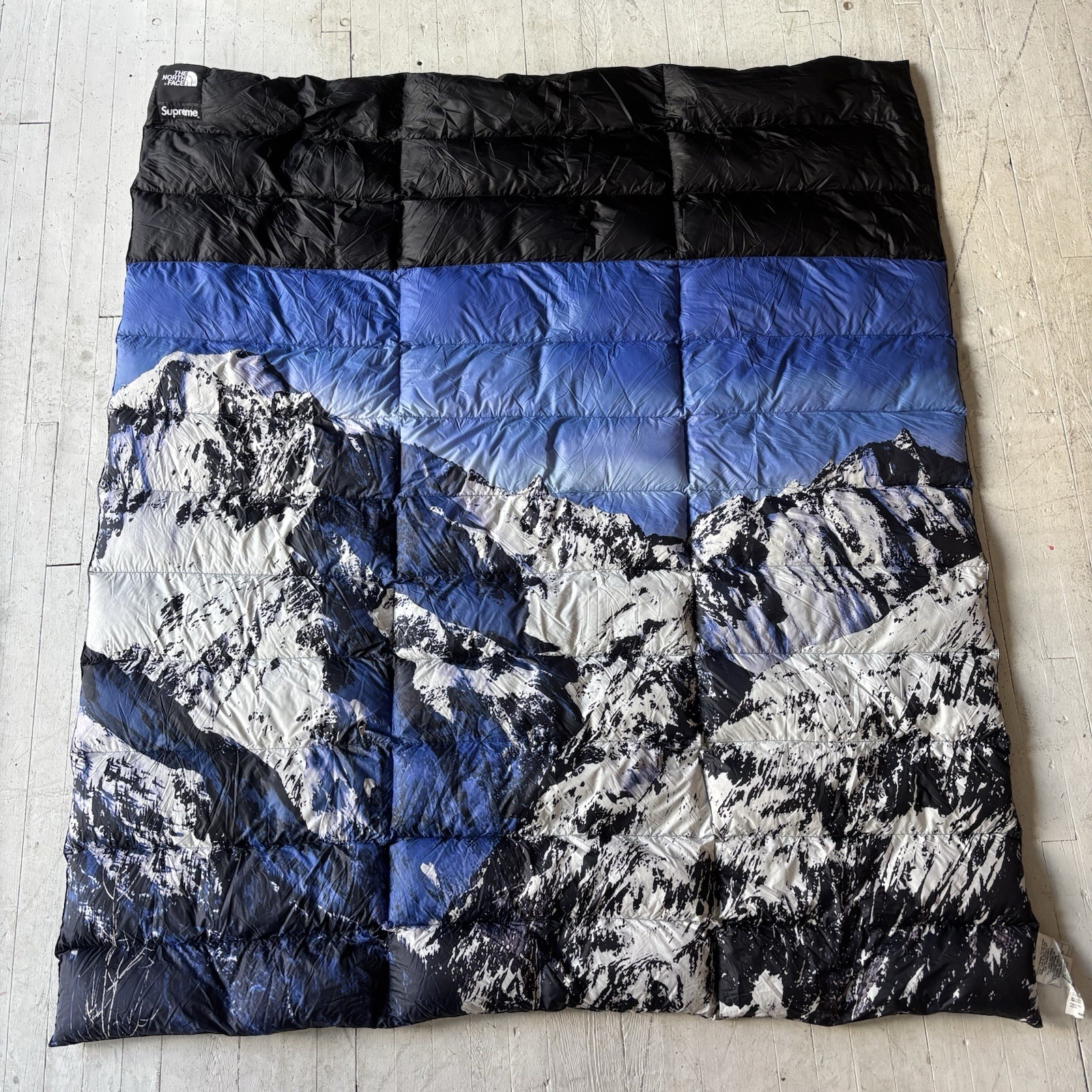 FW17 Supreme x The North Face Mountain Nupste Blanket Down