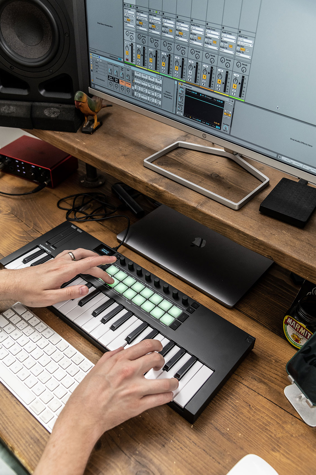 Novation LAUNCHKEY MINI 37 MK4 37-key MIDI Ableton Live Keyboard Controller