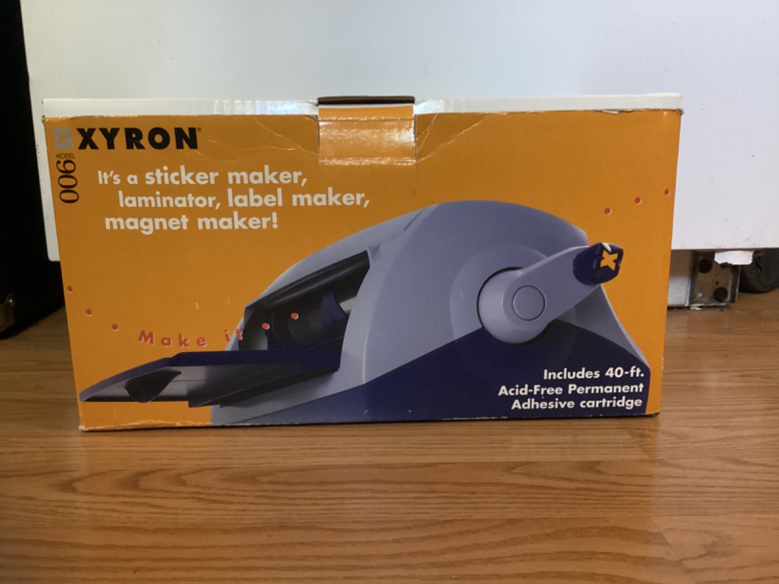 XYRON 900 STICKER LABEL MAGNET LAMINATOR MAKER w/ EXTRA 900 CARTRIDGE