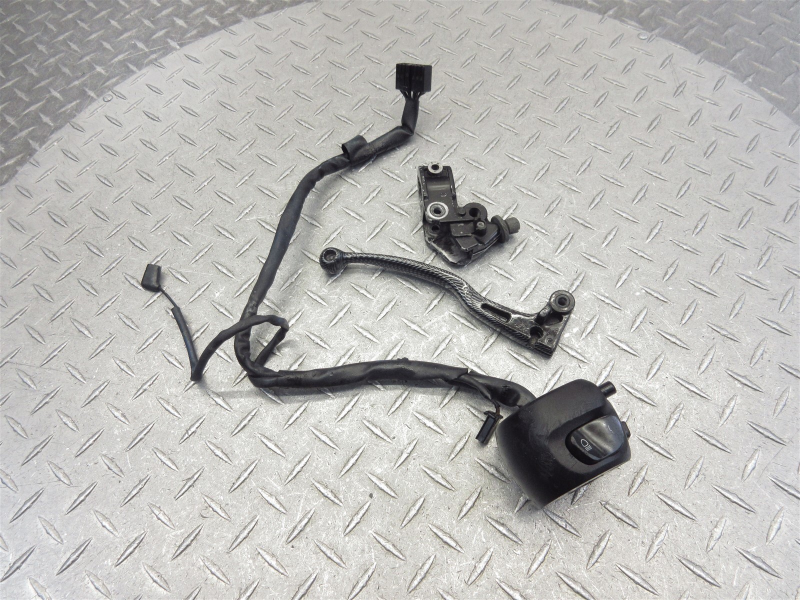 2007 04-09 Yamaha FZ6 FZ6R FZ6RC Left Handlebar Switch Clutch Lever Perch Mount