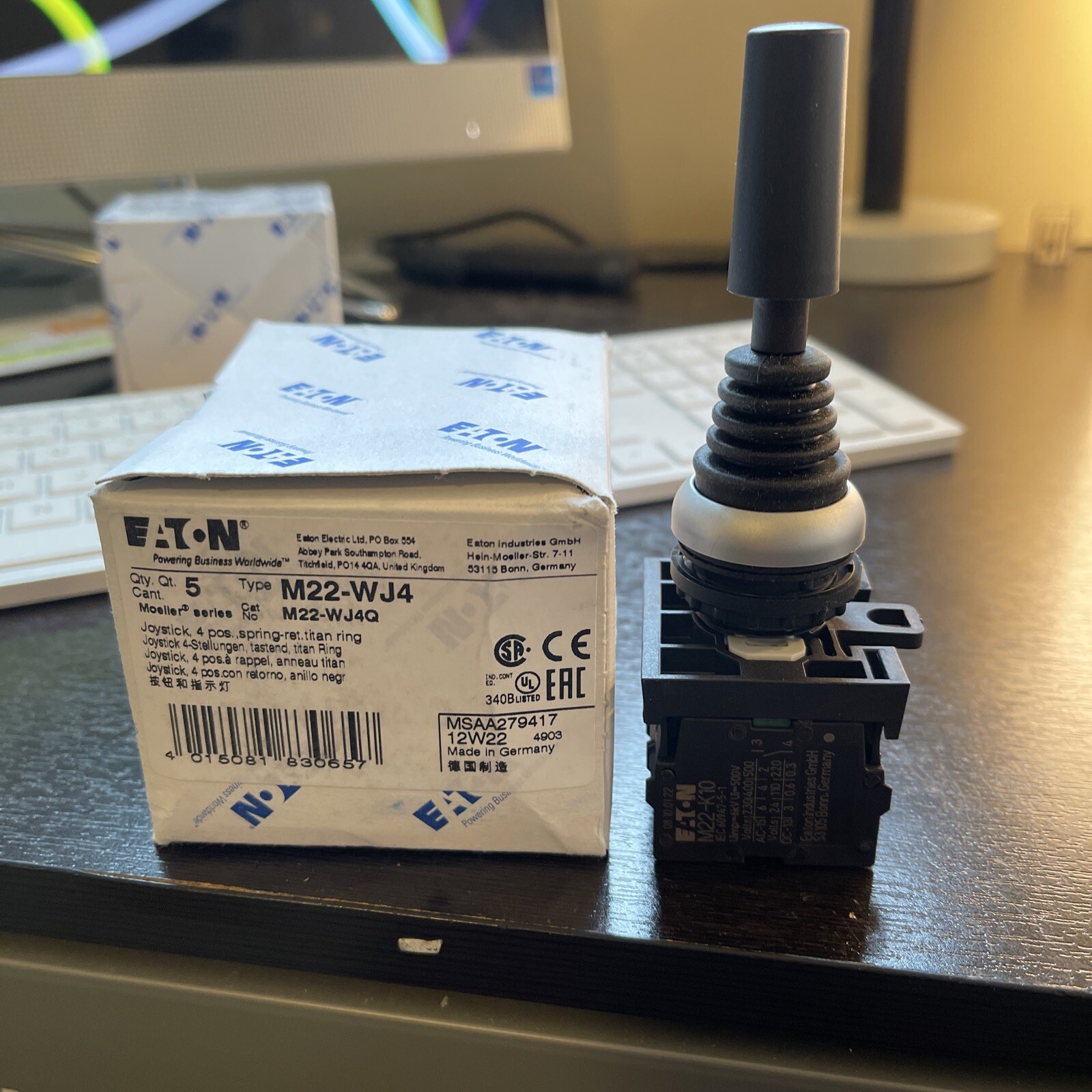 M22-WJ4/4NO. Contacts. 4 POSITION complete . JOY STICK. MOELLER. Spring Return
