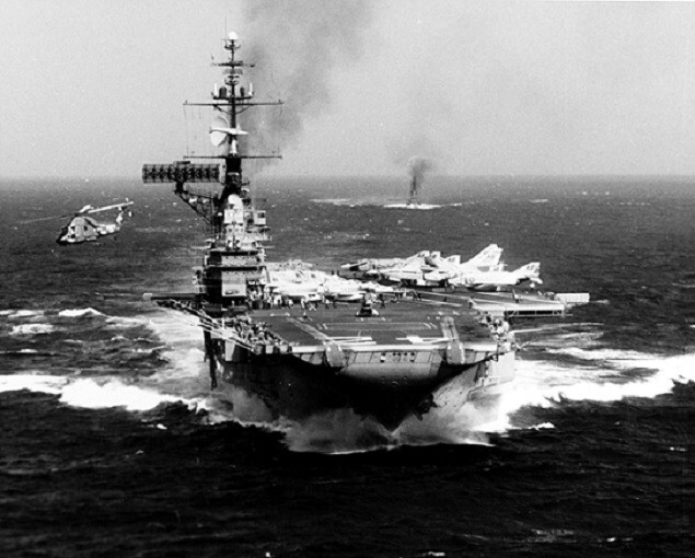 Aircraft Carrier USS Franklin D. Roosevelt at sea 8x10 Vietnam War Photo 7a