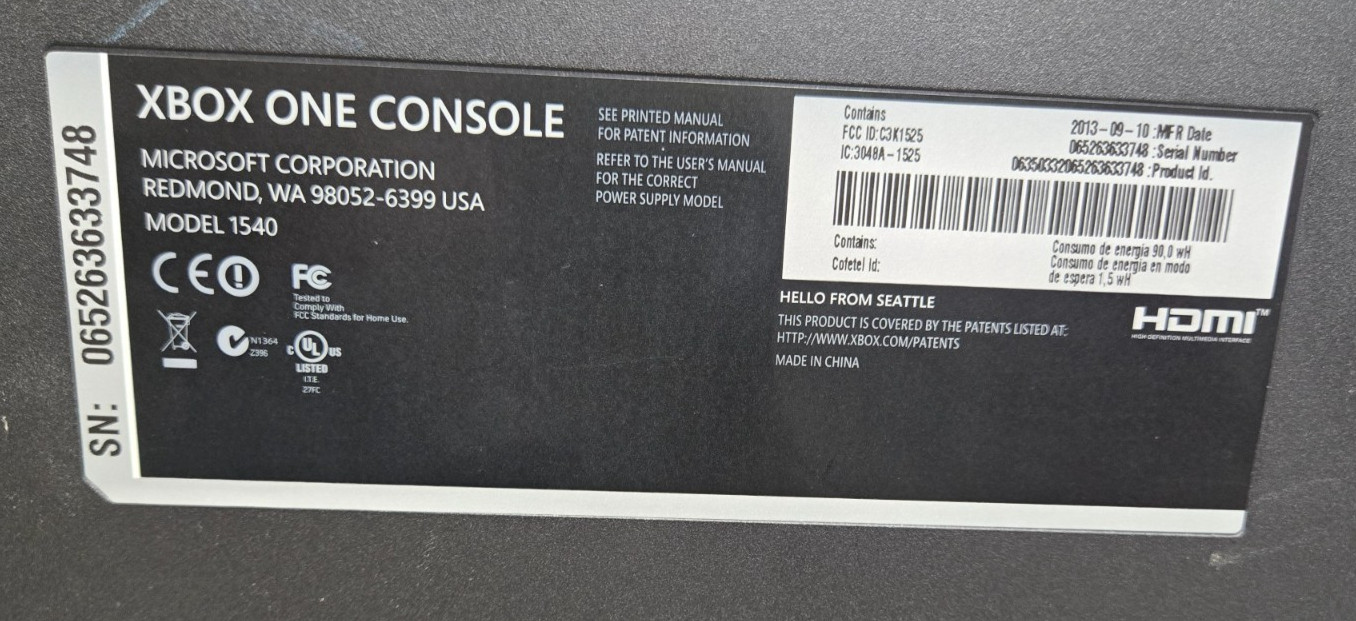 Microsoft Xbox One - 500GB Console - Model: 1540 - w/Kinect - NO Controller