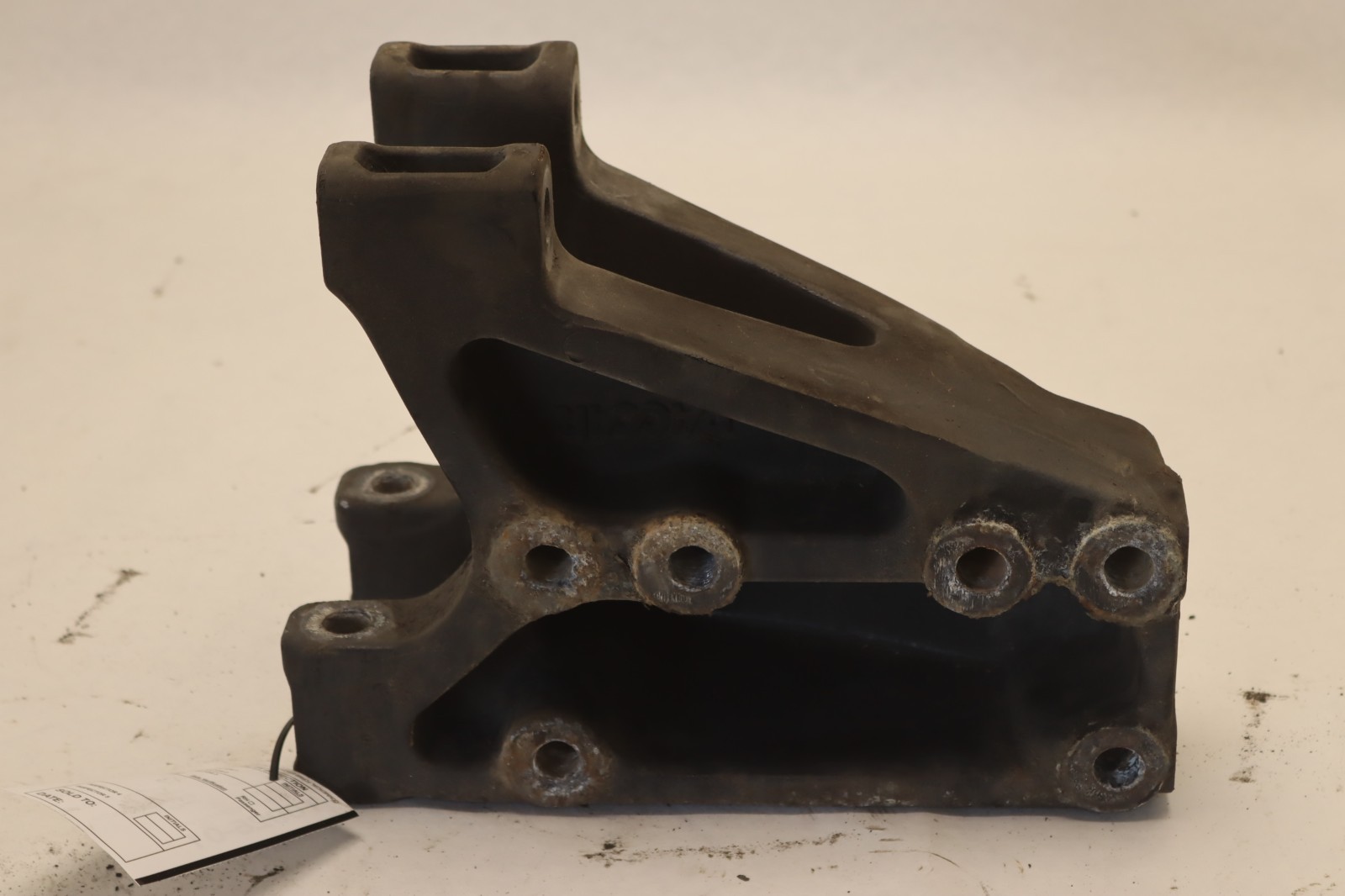 2013-2021 PETERBILT 579 PACCAR LEFT SIDE FLEX AIR SPRING HANGER MOUNT OEM