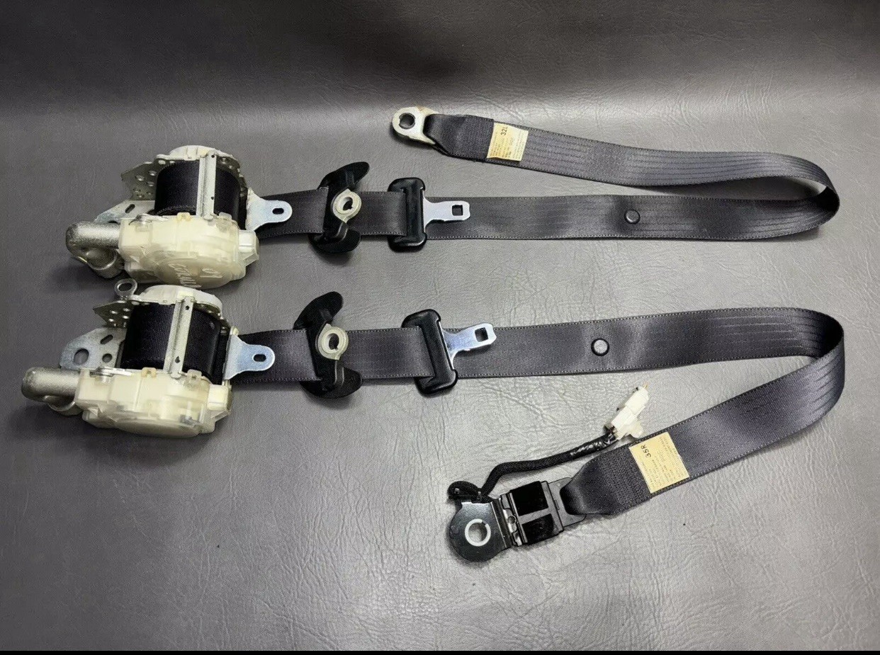 09-13 TOYOTA COROLLA FRONT LEFT DRIVER RIGHT PASSENGER SEAT BELT BLACK RETRACTOR
