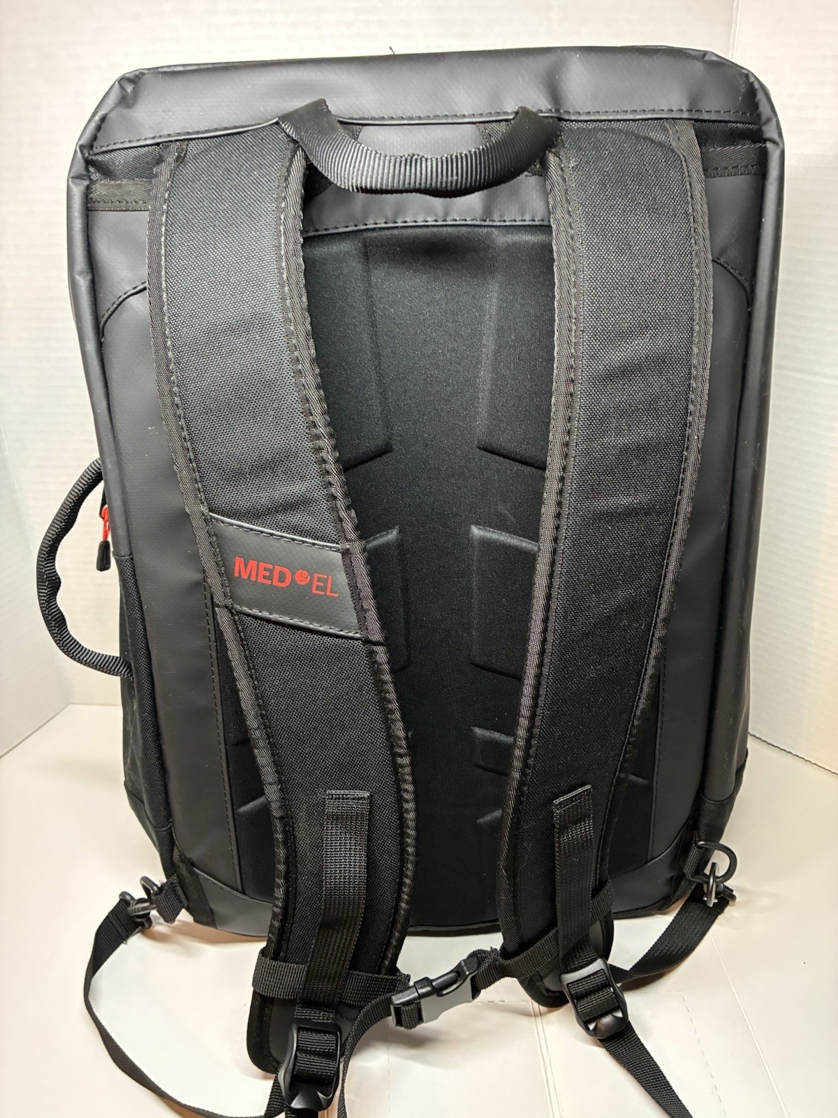 Backpack NWOT Kohla Restless 25L Black Multimedia Retractable Straps Side Handle